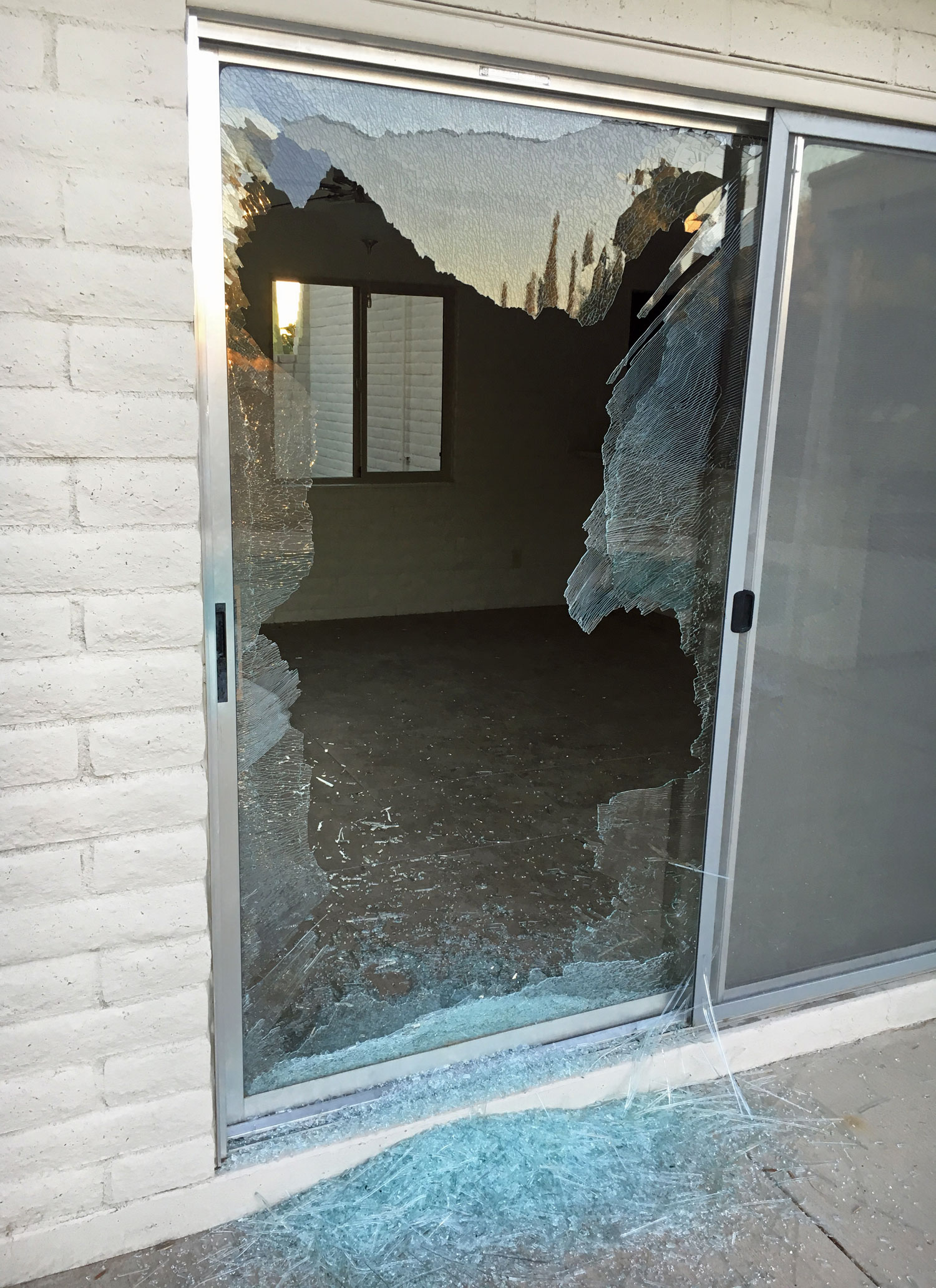 Detail Broken Window Pic Nomer 54