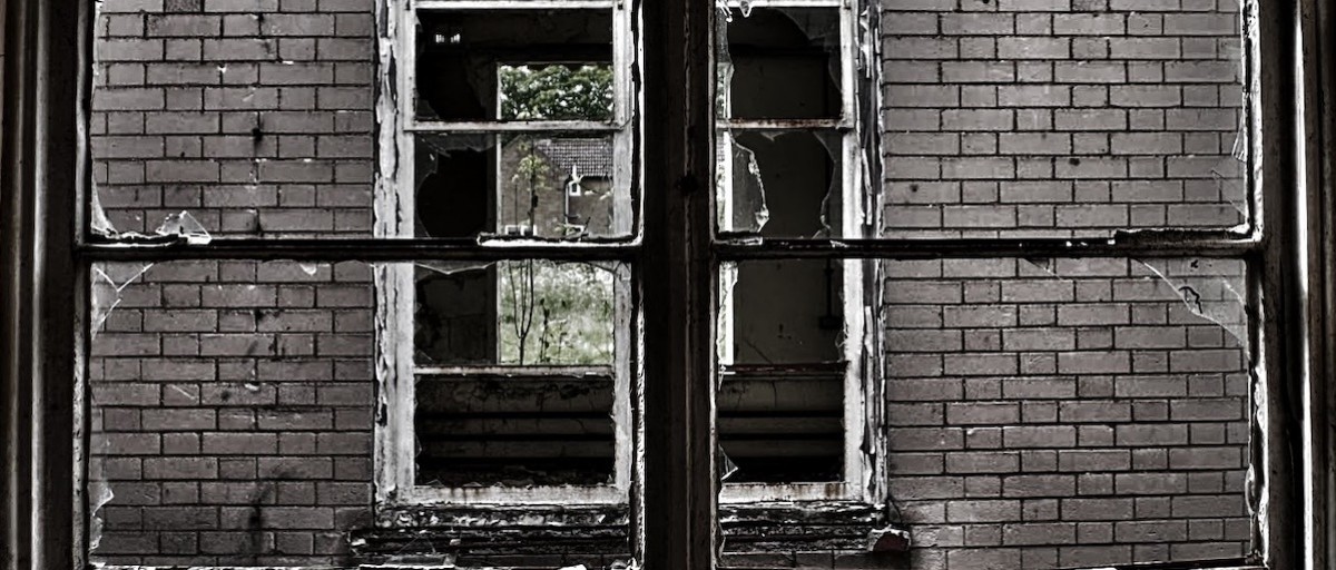 Detail Broken Window Pic Nomer 57