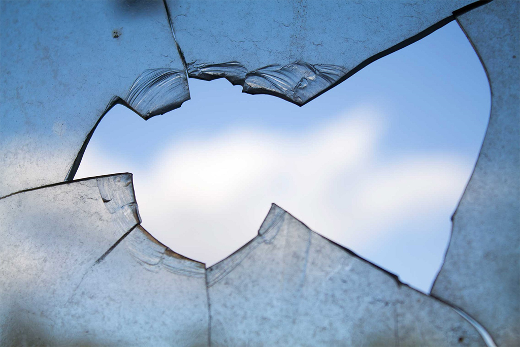 Detail Broken Window Pic Nomer 10