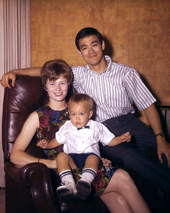 Detail Bruce Lee Wife Pics Nomer 16