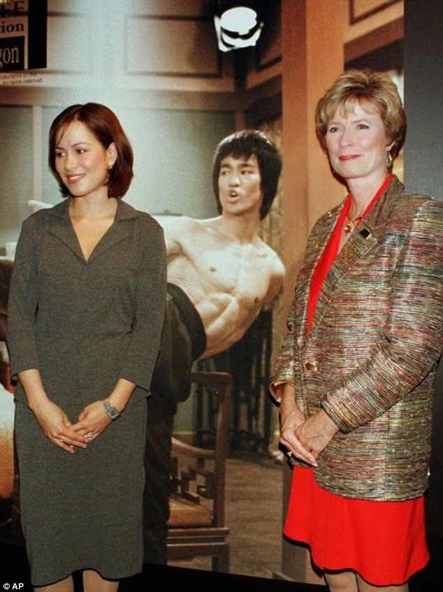 Detail Bruce Lee Wife Pics Nomer 18