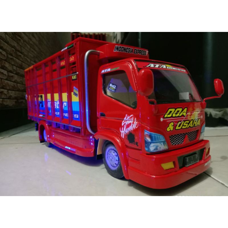 Detail Foto Truk Miniatur Nomer 23