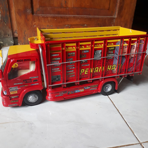 Detail Foto Truk Miniatur Nomer 4