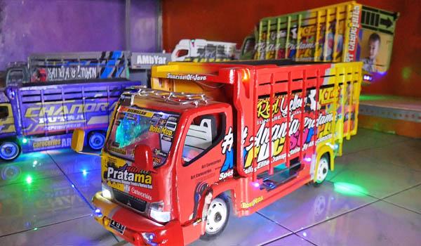 Detail Foto Truk Miniatur Nomer 30