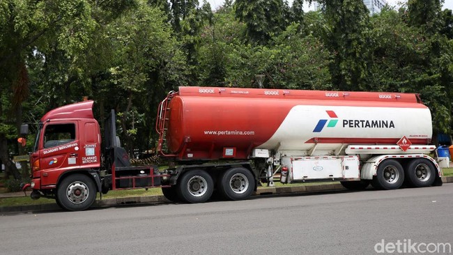 Detail Foto Truk Tangki Pertamina Nomer 2