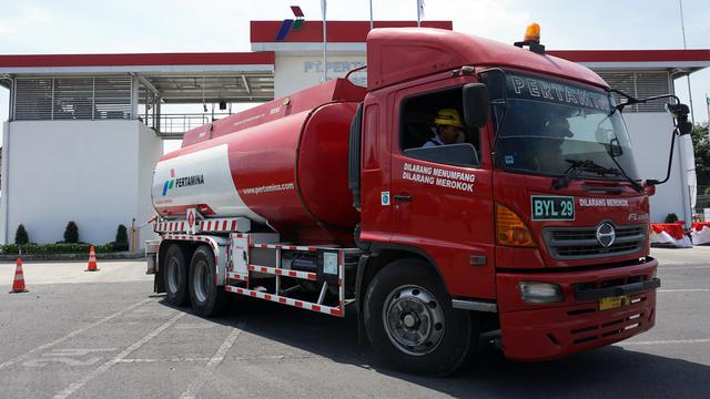 Detail Foto Truk Tangki Pertamina Nomer 18