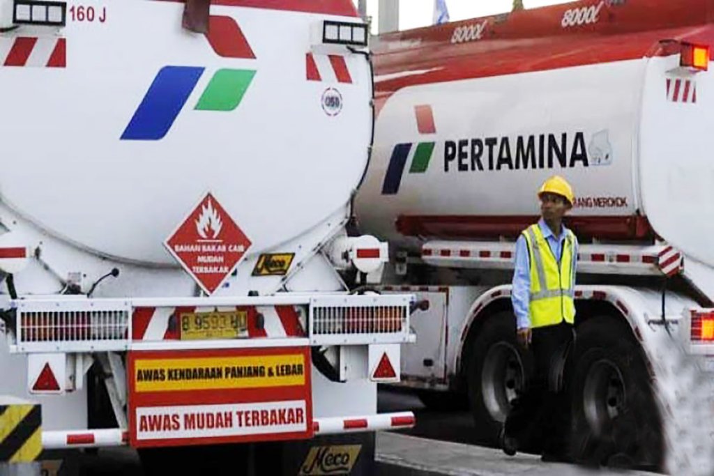 Detail Foto Truk Tangki Pertamina Nomer 20