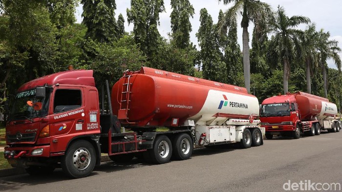 Detail Foto Truk Tangki Pertamina Nomer 23