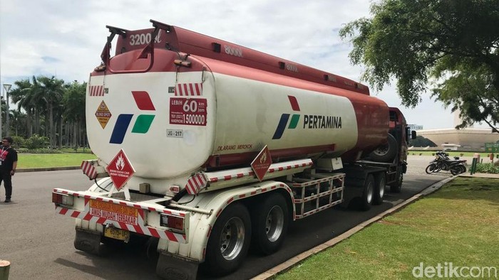 Detail Foto Truk Tangki Pertamina Nomer 4