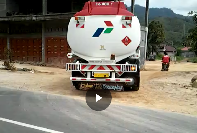 Detail Foto Truk Tangki Pertamina Nomer 28