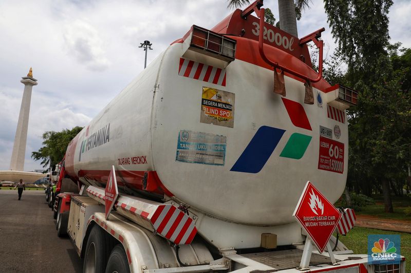 Detail Foto Truk Tangki Pertamina Nomer 30