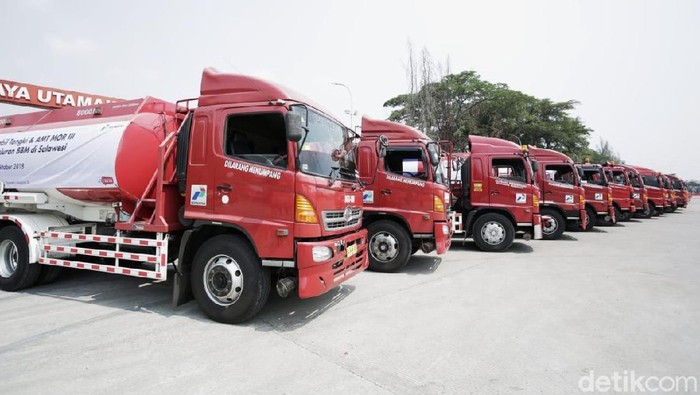 Detail Foto Truk Tangki Pertamina Nomer 34