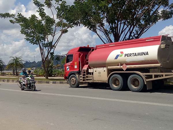 Detail Foto Truk Tangki Pertamina Nomer 6