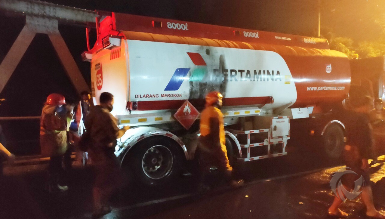 Detail Foto Truk Tangki Pertamina Nomer 47