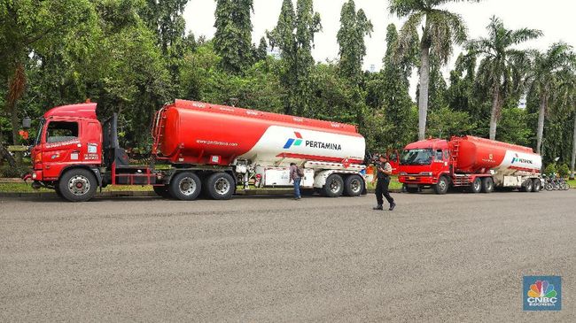 Detail Foto Truk Tangki Pertamina Nomer 49