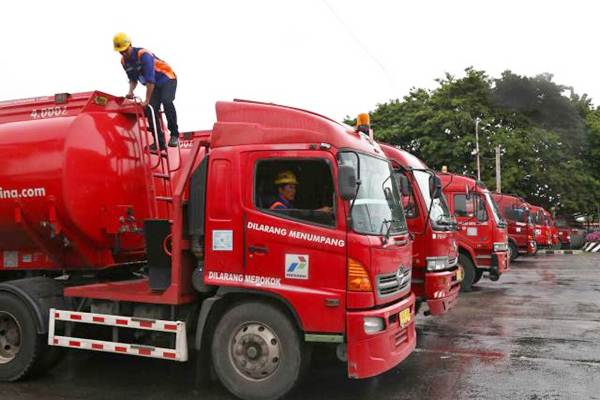 Detail Foto Truk Tangki Pertamina Nomer 53