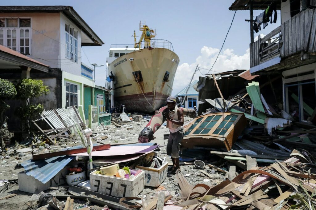 Detail Foto Tsunami Aceh Nomer 24
