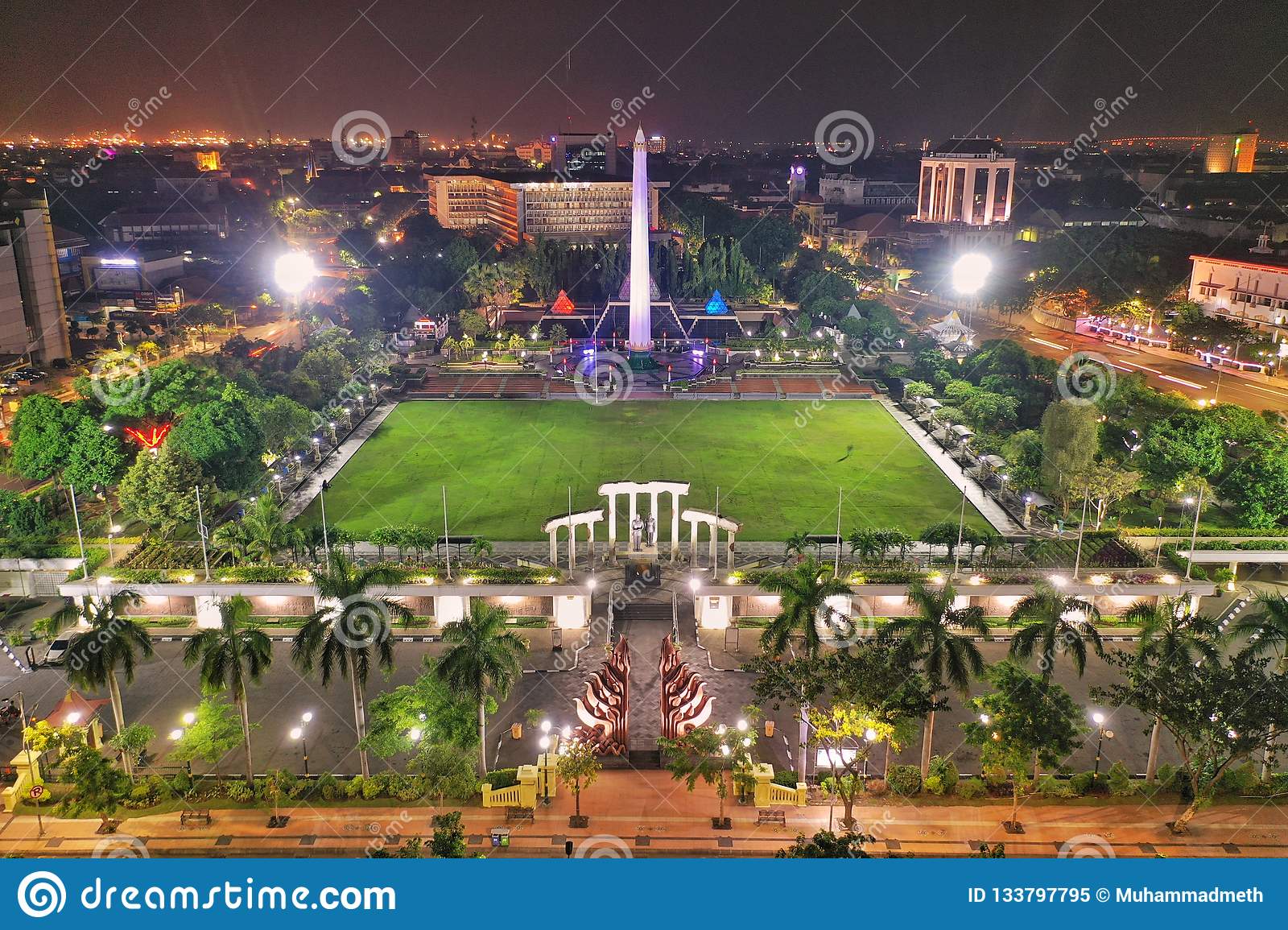 Detail Foto Tugu Pahlawan Nomer 45