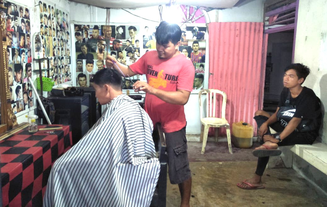 Detail Foto Tukang Cukur Rambut Nomer 14