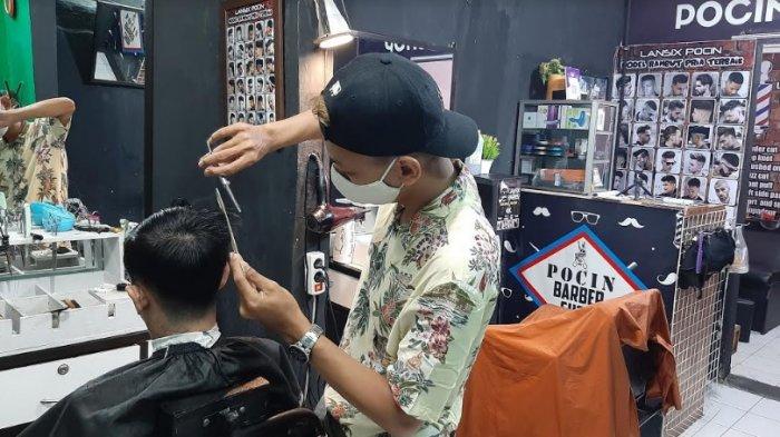 Detail Foto Tukang Cukur Rambut Nomer 22