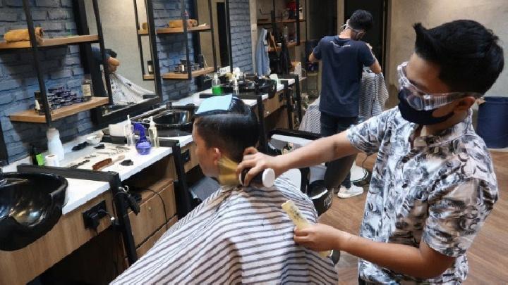 Detail Foto Tukang Cukur Rambut Nomer 30