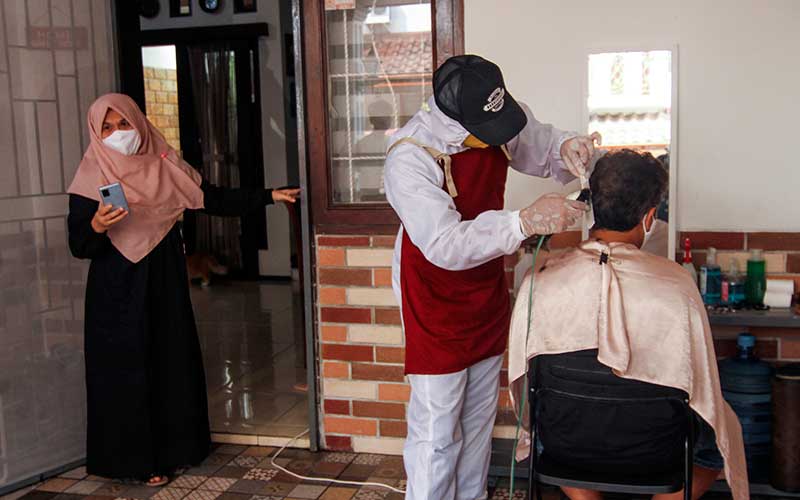 Detail Foto Tukang Cukur Rambut Nomer 33