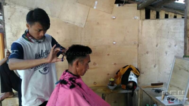 Detail Foto Tukang Cukur Rambut Nomer 6