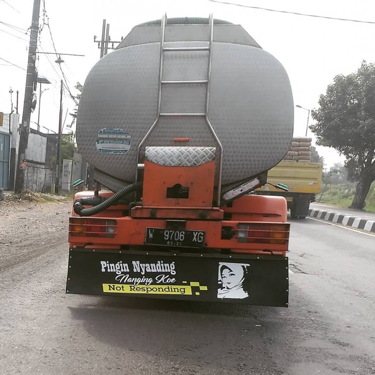 Detail Foto Tulisan Lucu Di Bak Truk Nomer 14