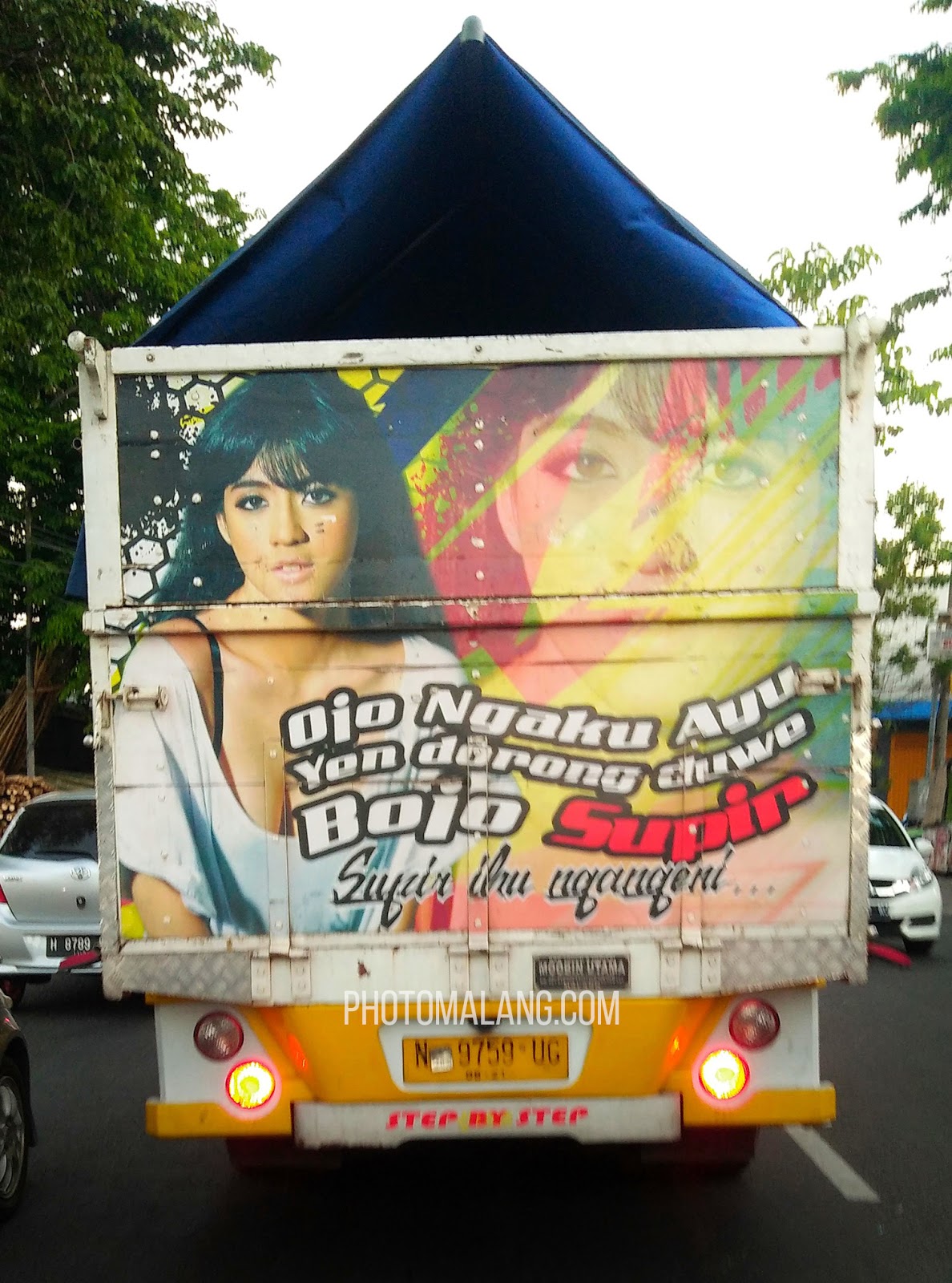 Detail Foto Tulisan Lucu Di Bak Truk Nomer 26