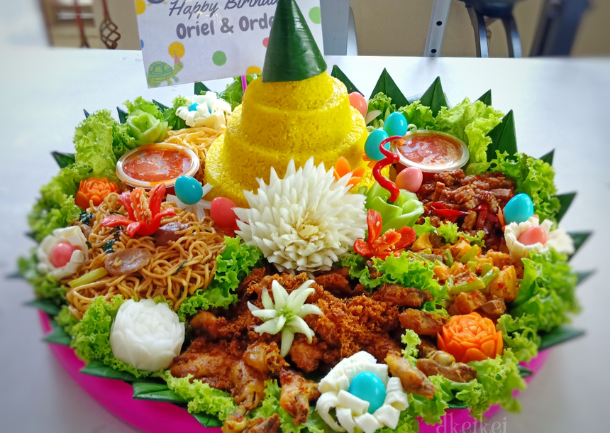 Detail Foto Tumpeng Nasi Kuning Nomer 6