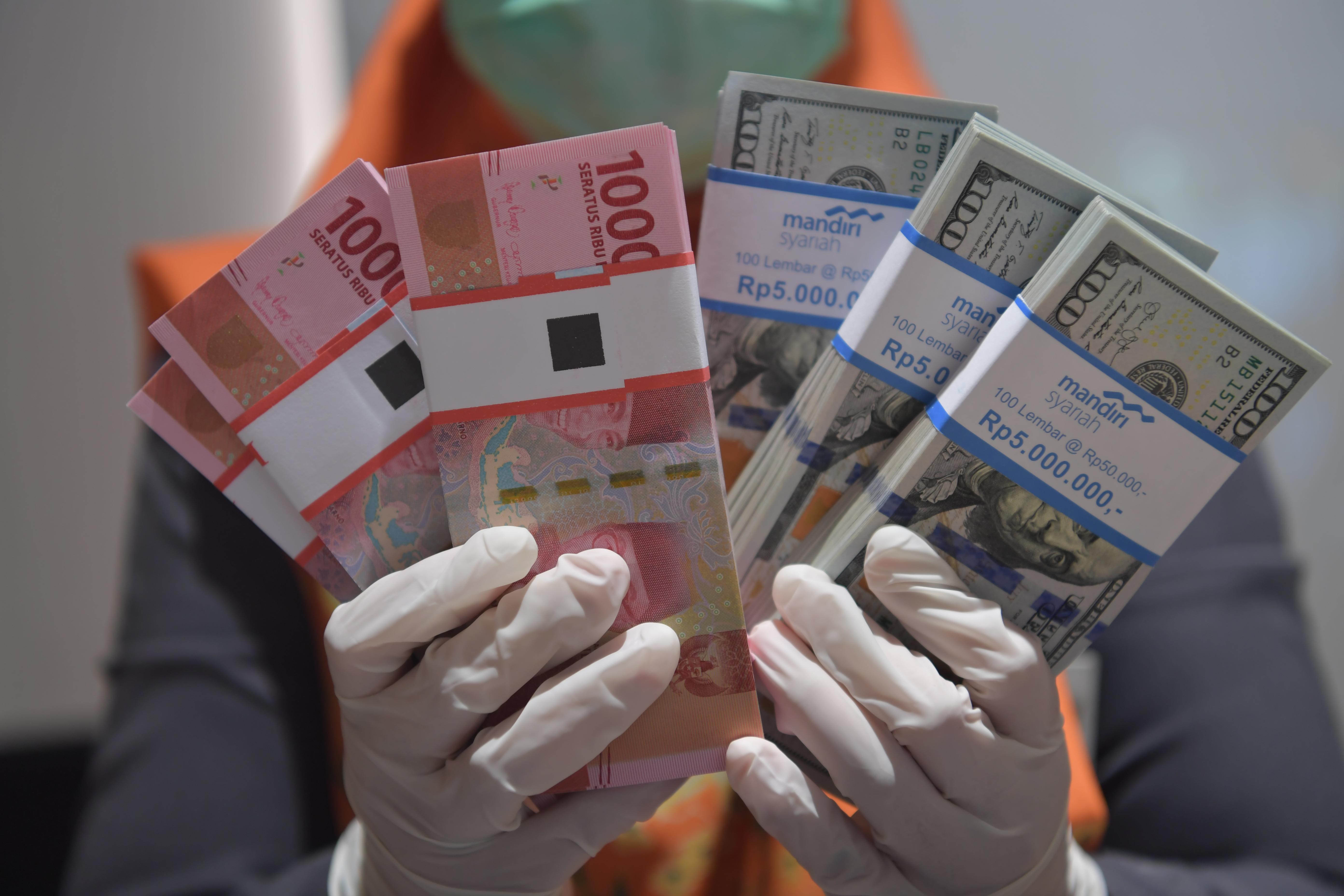 Detail Foto Tumpukan Uang Rupiah Nomer 51