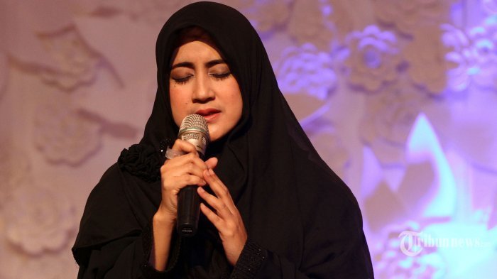 Detail Foto Umi Pipik Sebelum Berhijab Nomer 43