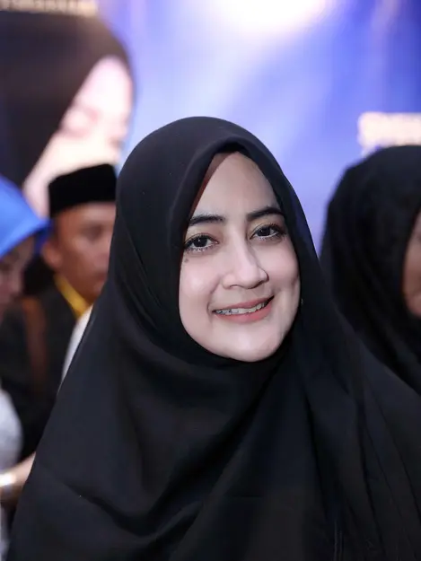 Detail Foto Umi Pipik Sebelum Berhijab Nomer 49