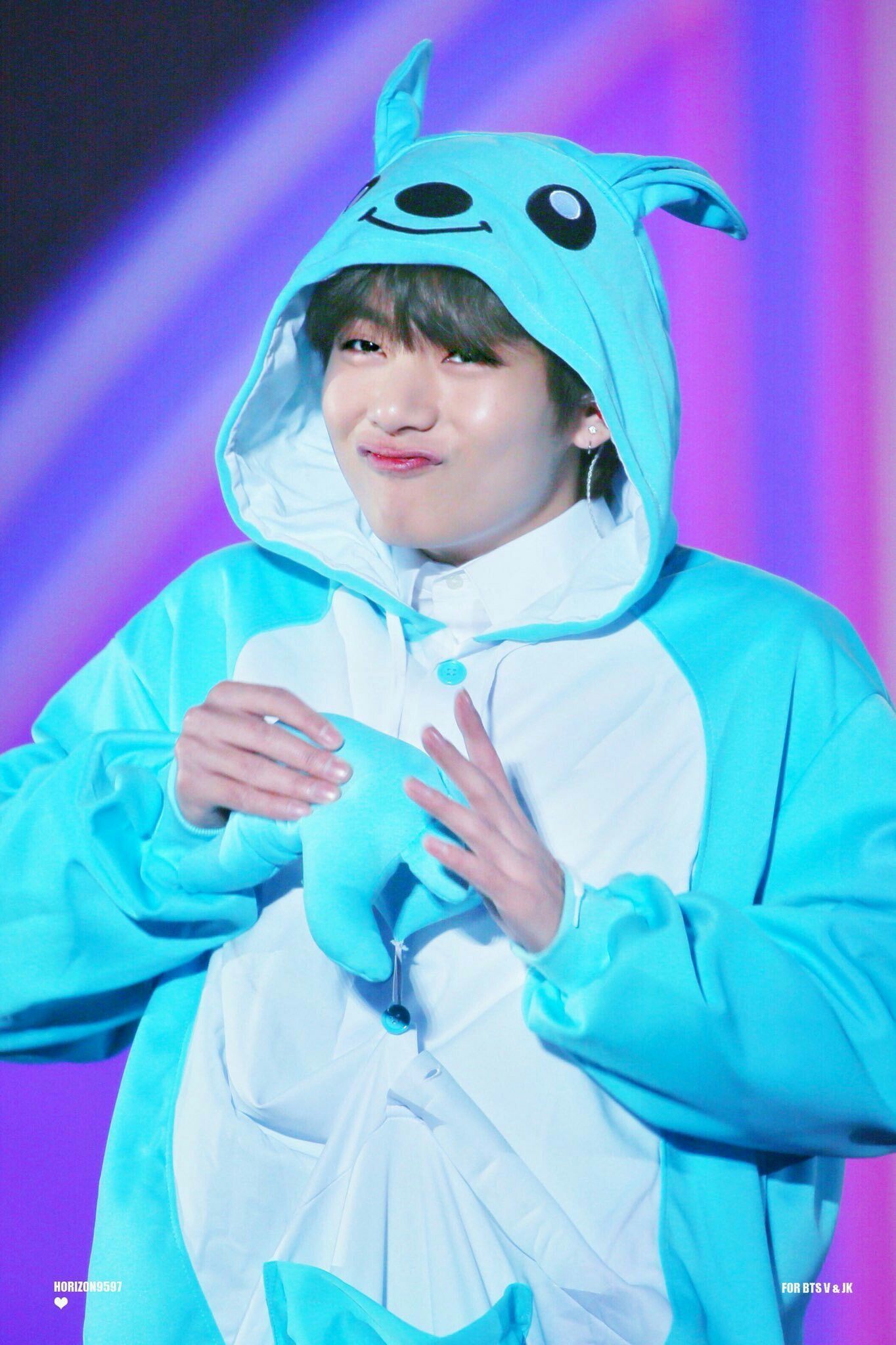 Detail Foto V Bts Cute Wallpaper Nomer 57