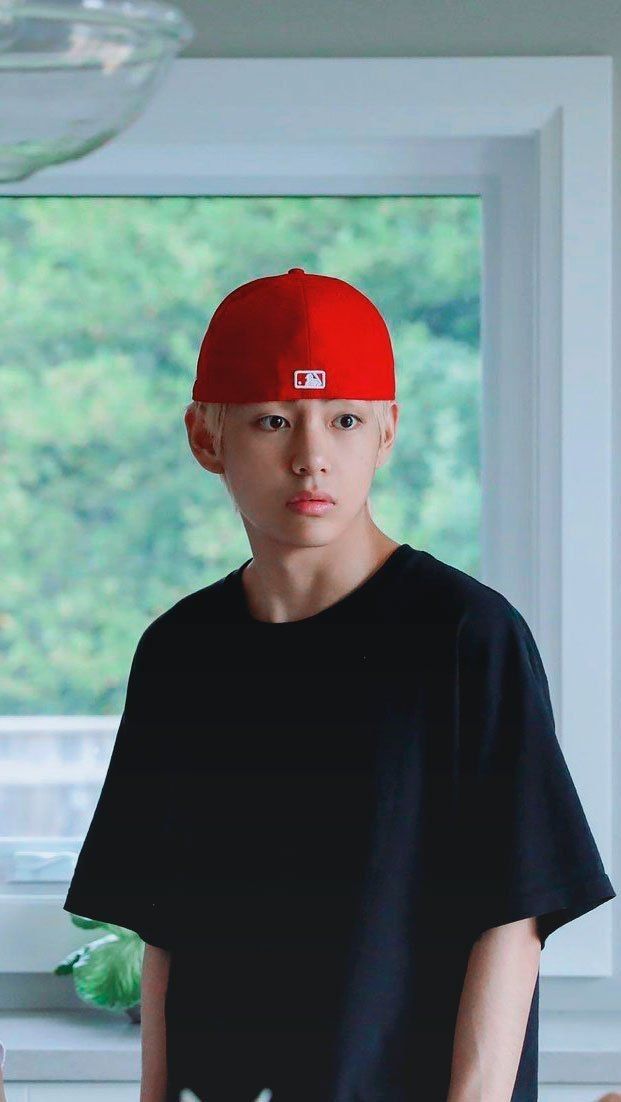 Detail Foto V Bts Pakai Topi Nomer 38