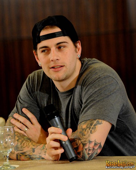 Detail Foto Vokalis Avenged Sevenfold Nomer 2