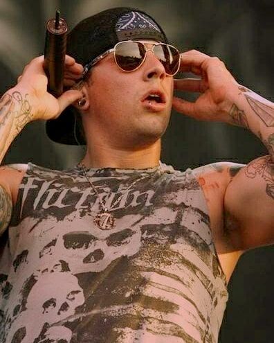 Detail Foto Vokalis Avenged Sevenfold Nomer 44