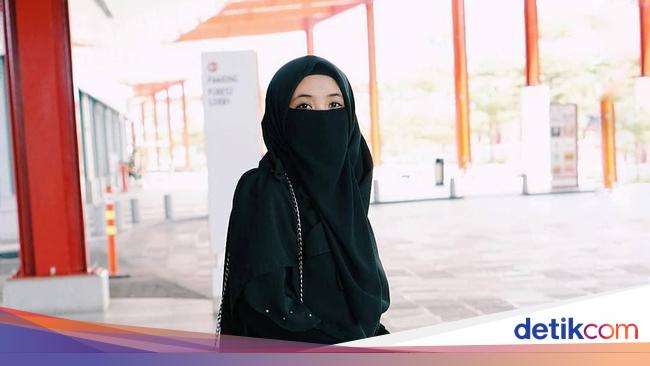 Detail Foto Wanita Bercadar Modern Nomer 28