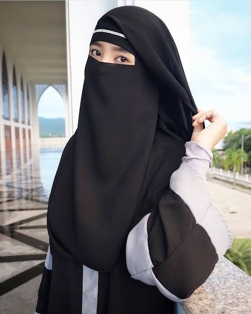 Detail Foto Wanita Bercadar Sederhana Nomer 35