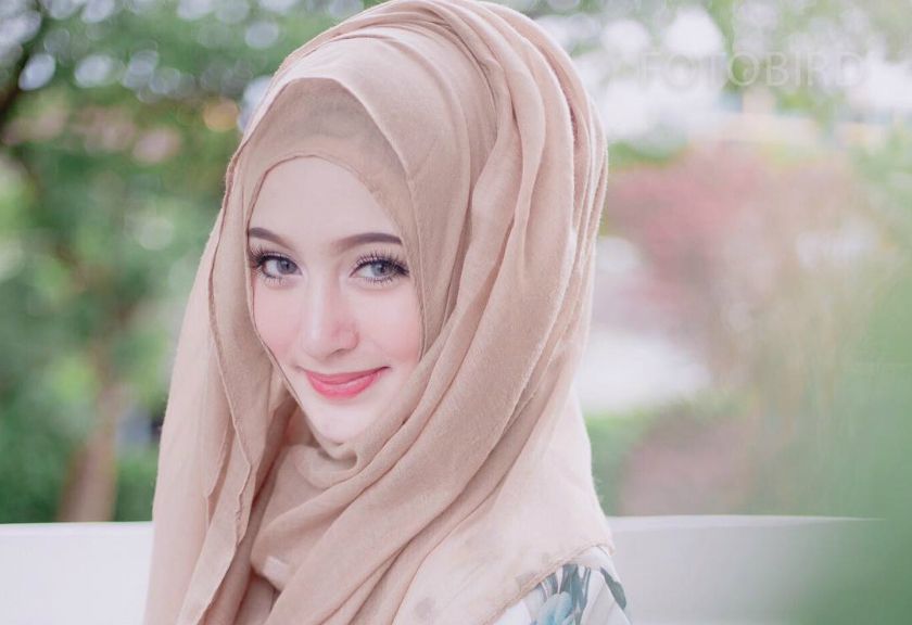 Detail Foto Wanita Berhijab Dari Samping Nomer 13