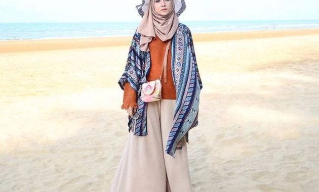 Detail Foto Wanita Berhijab Di Pantai Nomer 51