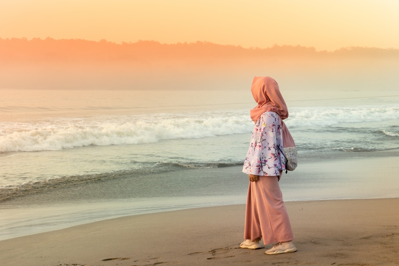 Detail Foto Wanita Berhijab Sunset Nomer 34