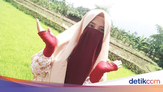 Detail Foto Wanita Berjilbab Dari Belakang Nomer 54