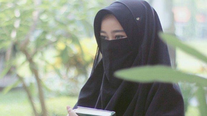 Detail Foto Wanita Cadar Nomer 36