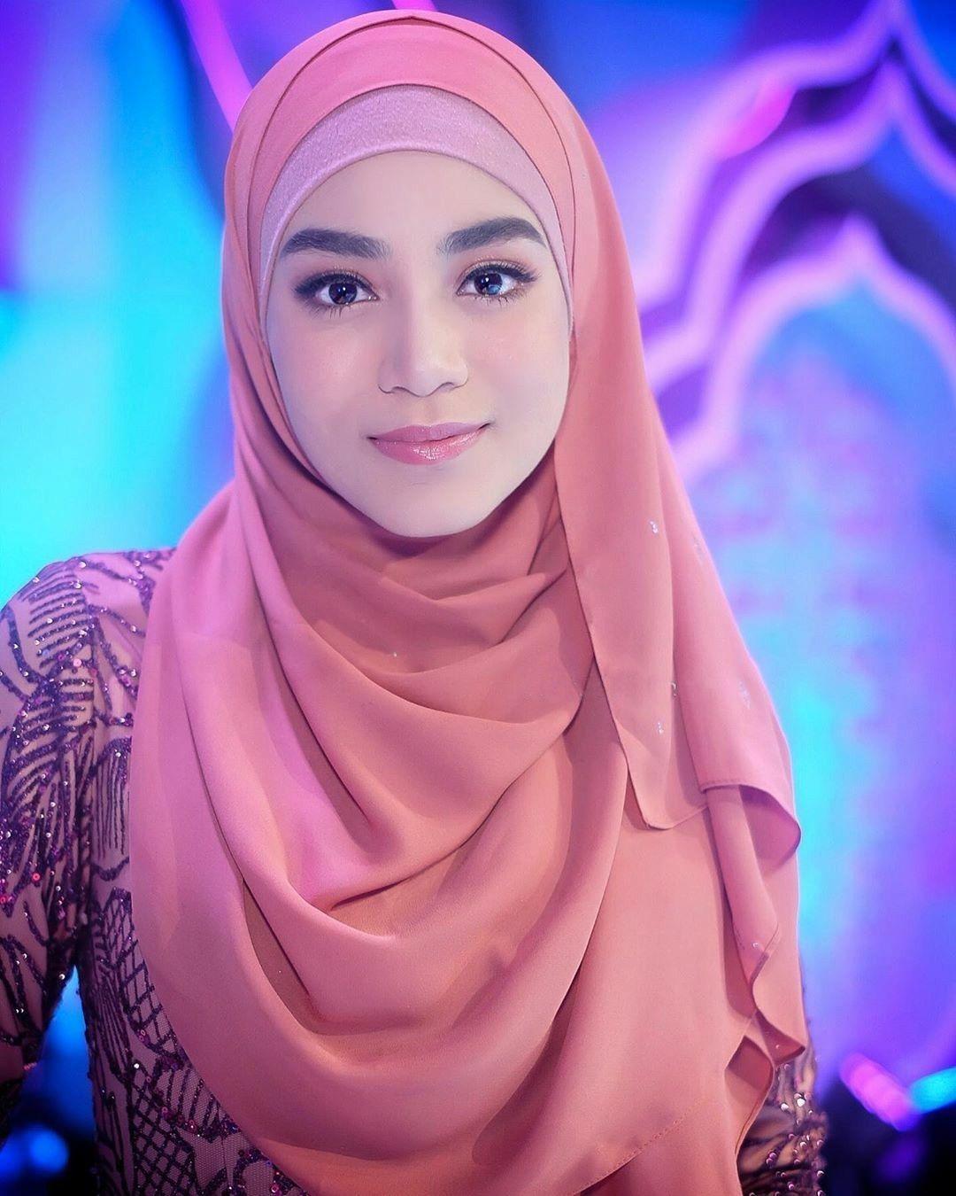 Detail Foto Wanita Cantik Berhijab Modern Nomer 32