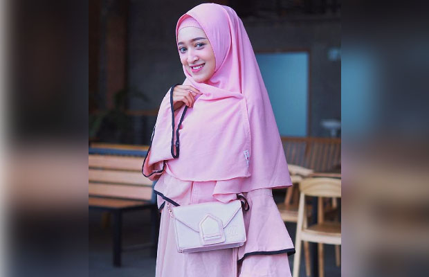 Detail Foto Wanita Cantik Berhijab Syari Nomer 27