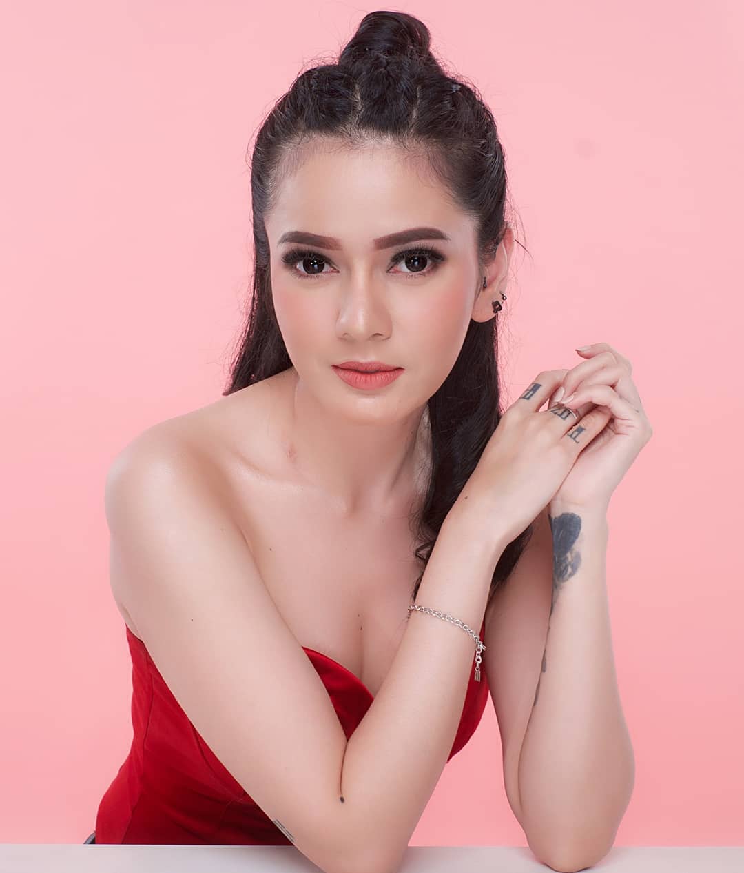 Detail Foto Wanita Cantik Bertato Nomer 44