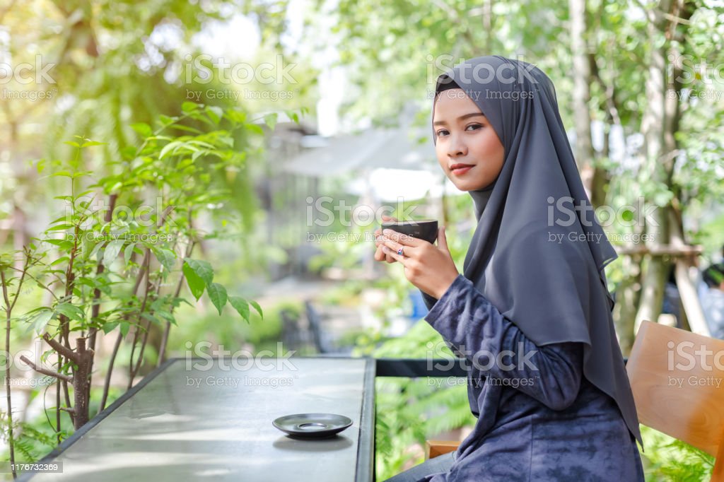 Detail Foto Wanita Dari Belakang Berhijab Nomer 26