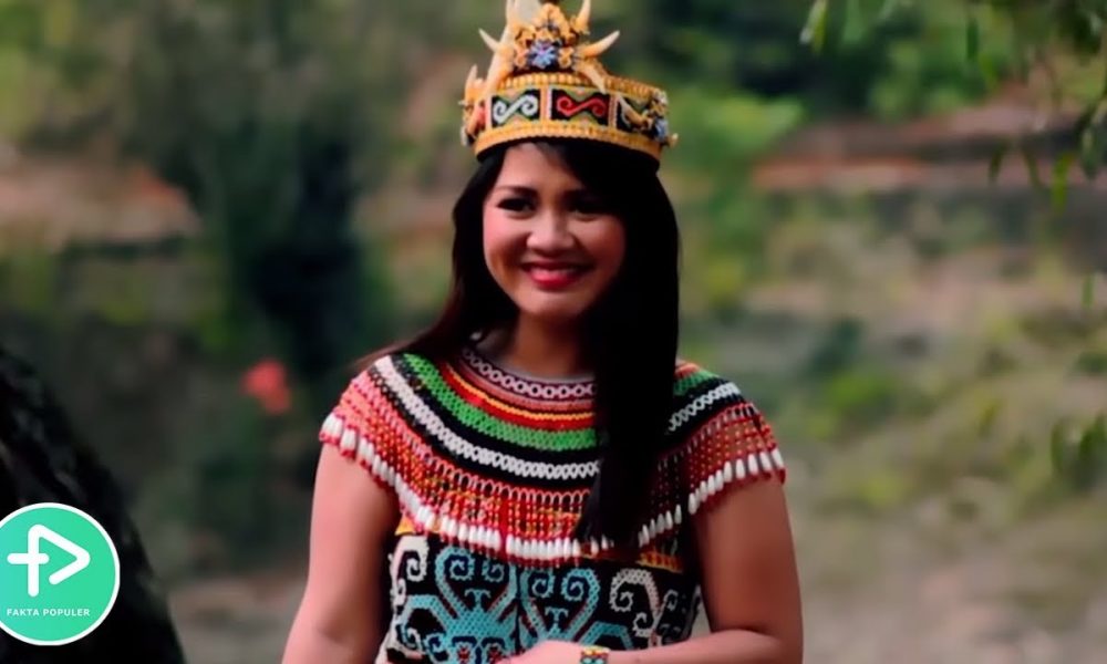 Detail Foto Wanita Dayak Nomer 45