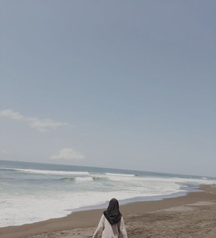 Detail Foto Wanita Di Pantai Nomer 22